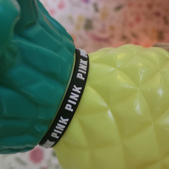 PINK VS pineapple 🍍 cup - Picture 3 of 5